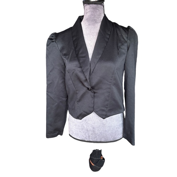David Benjamin Jackets & Blazers - David Benjamin Crop Blazer Size‎ L